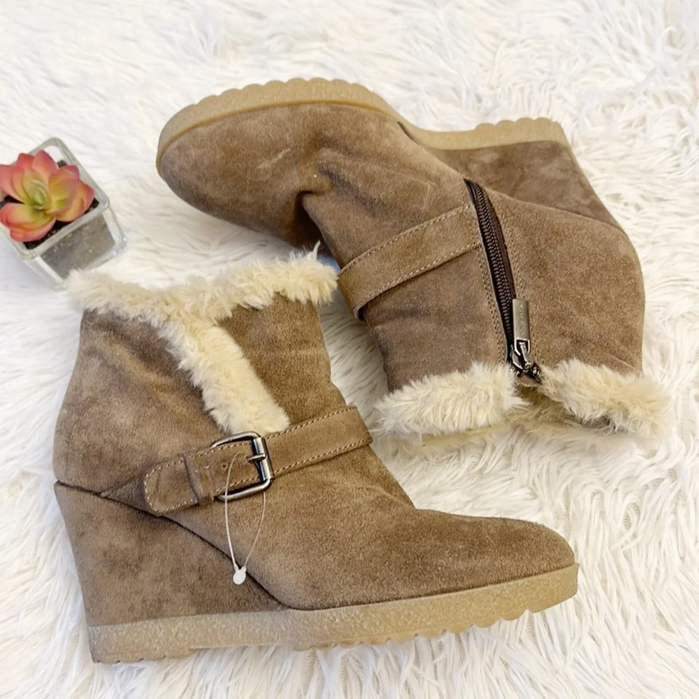 NEW AQUATALIA Italy Carlotta tan suede fur ankle bootie wedge women size 7.5